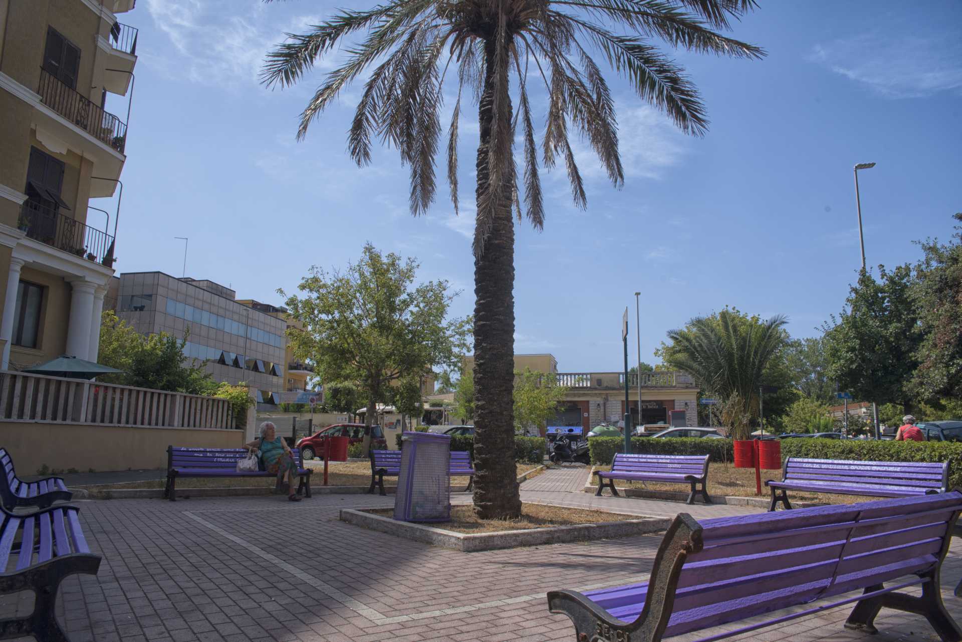 La piazza della gentilezza a Ostia